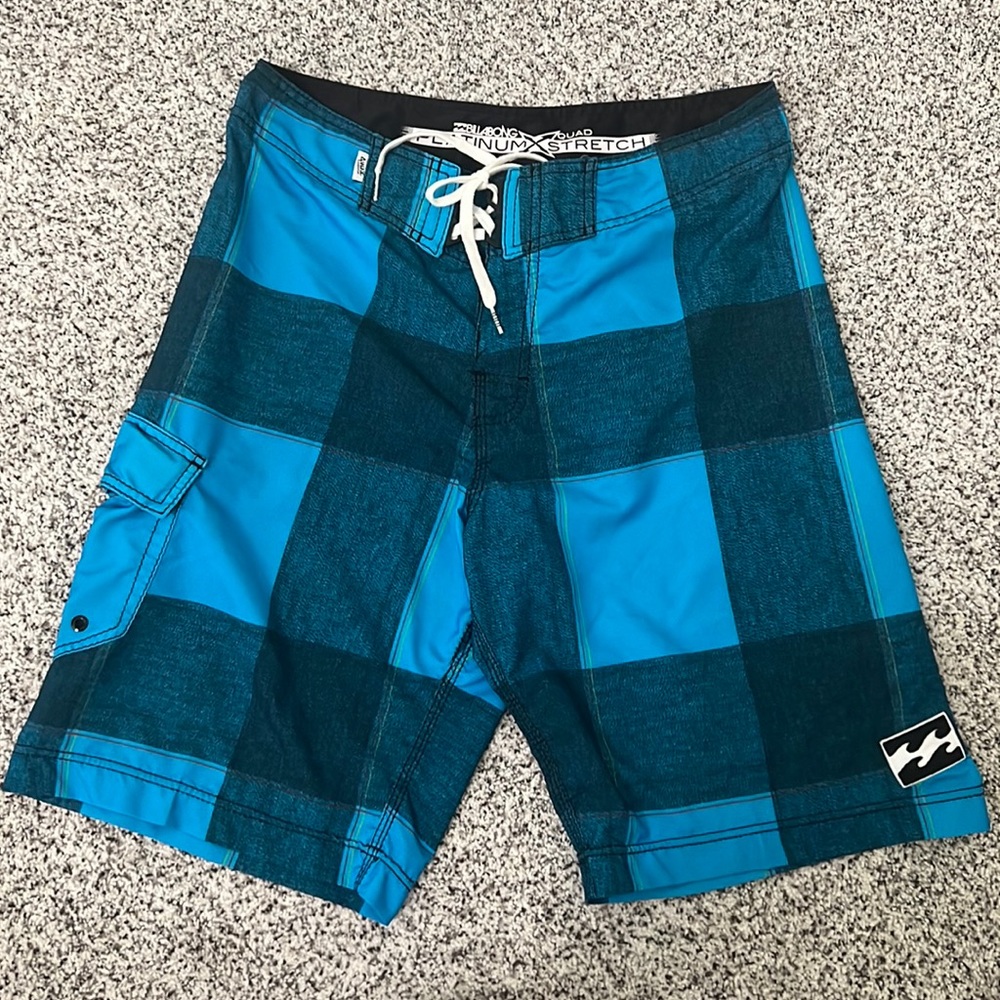 Billabong 4 way stretch blue plaid board shorts size 32 great preowned condition